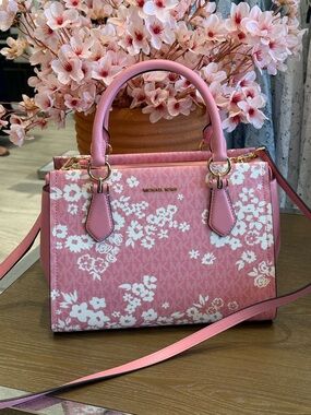 MICHAEL KORS Marilyn Medium Printed Signature Logo Satchel Carnation NWT
